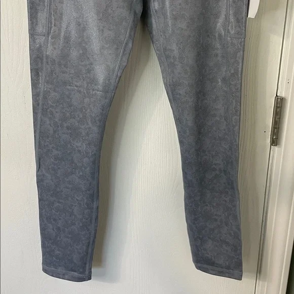 ZYIA NWT Slate Floral Pocket Light In Tight 7/8 24” Leggings Metallic Size 2 - Picture 4 of 11